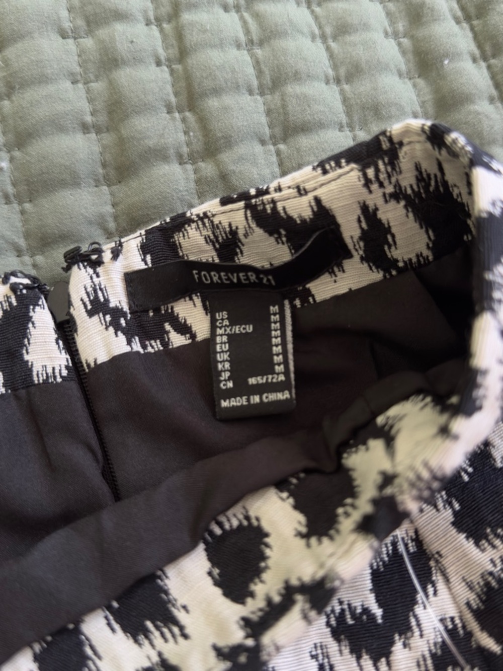 Forever 21 Black & White Leopard Jacquard Mini Skirt - Picture 2 of 2
